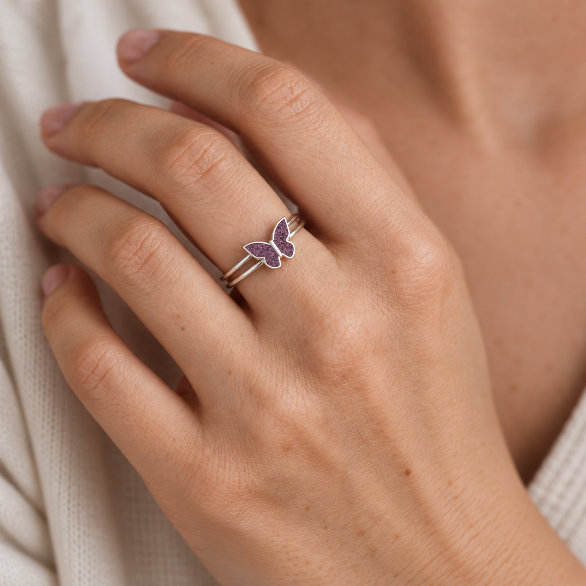 Anillo mariposa de cenizas