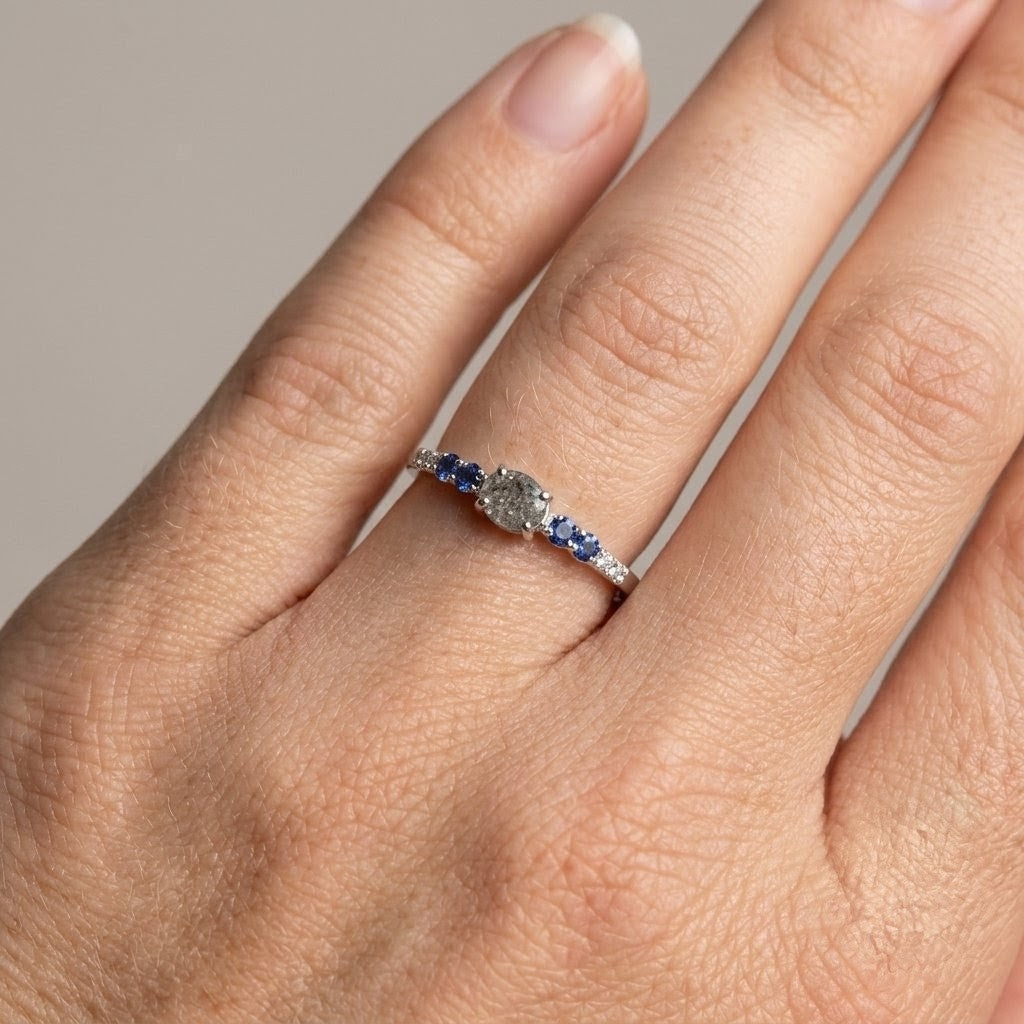 Anillo ovalo de cenizas