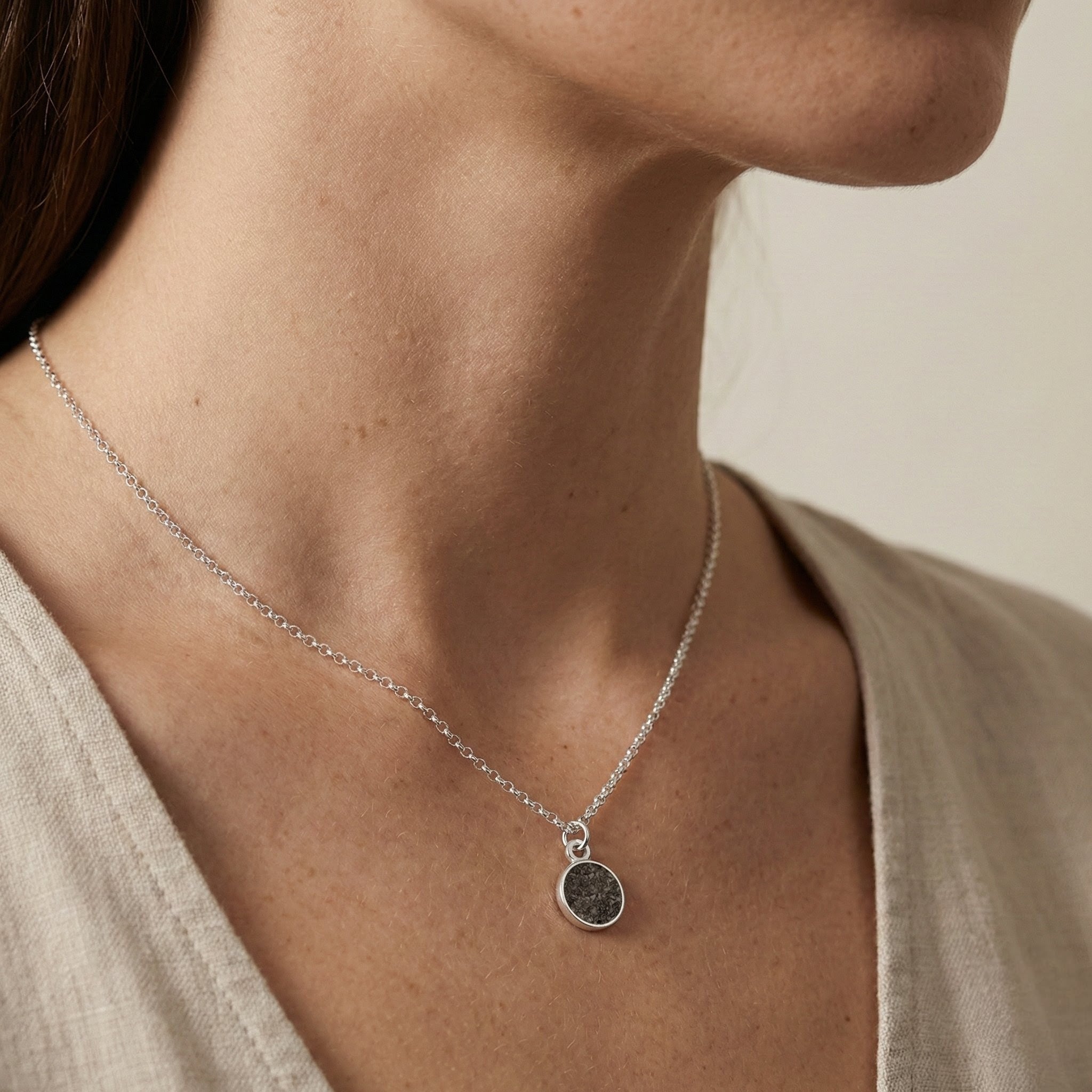 Colgante mini círculo de cenizas