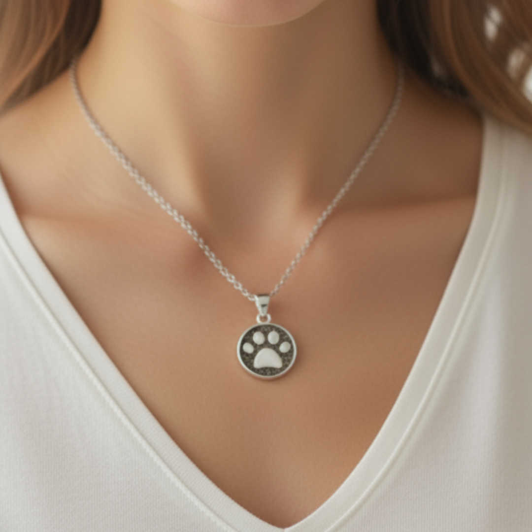 Colgante círculo de cenizas con huella