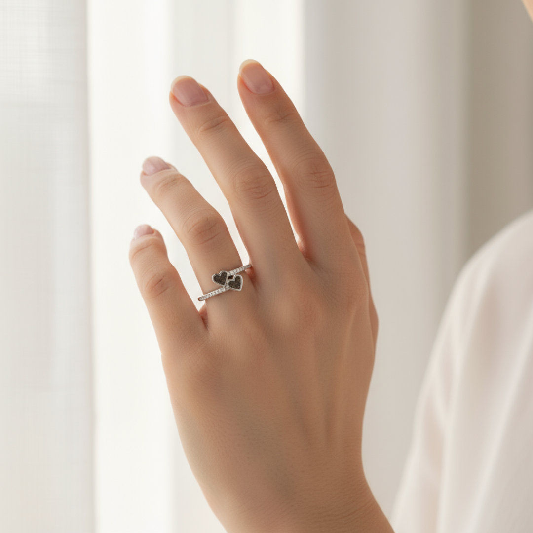Anillo corazones unidos con circonitas de cenizas