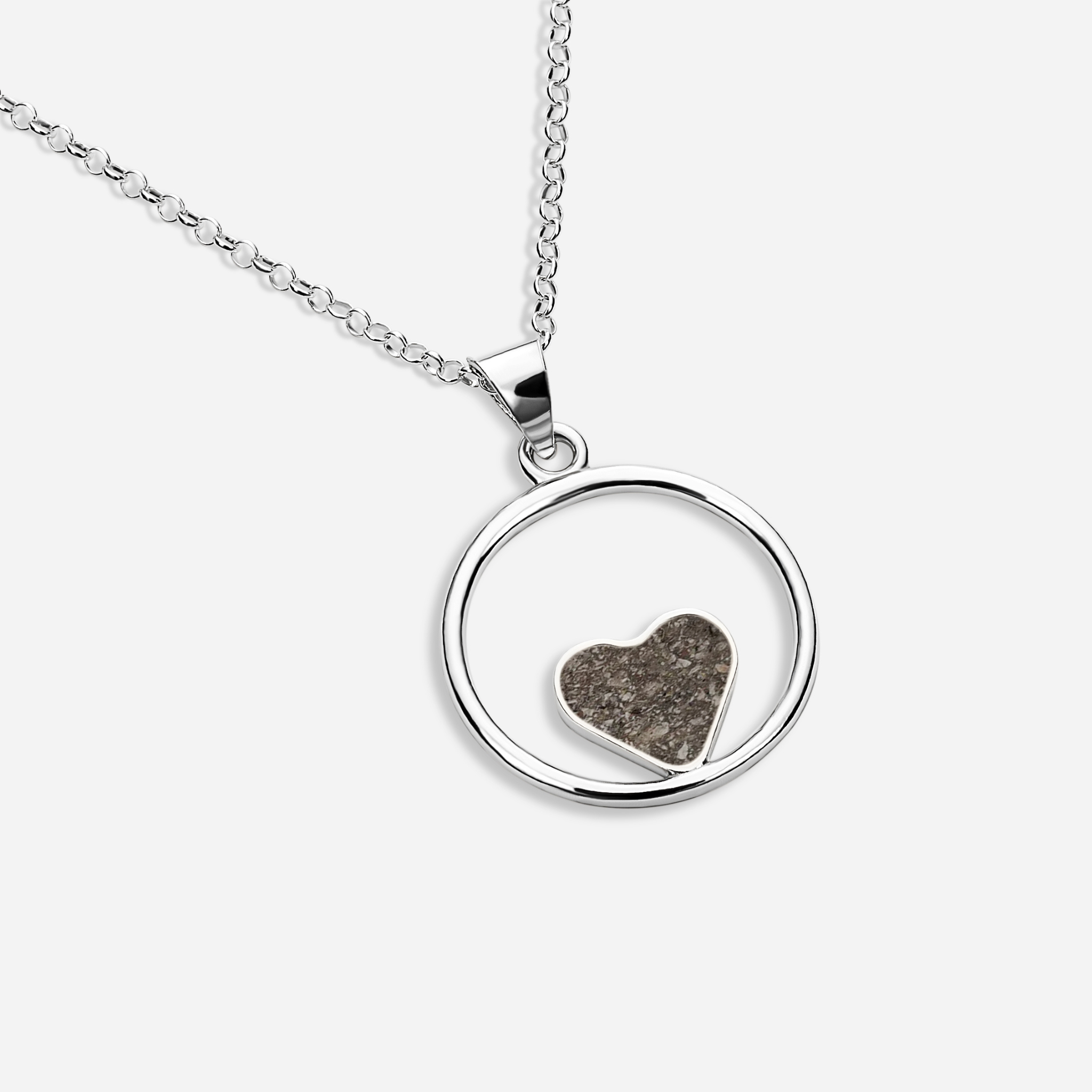 Colgante corazón en círculo de cenizas