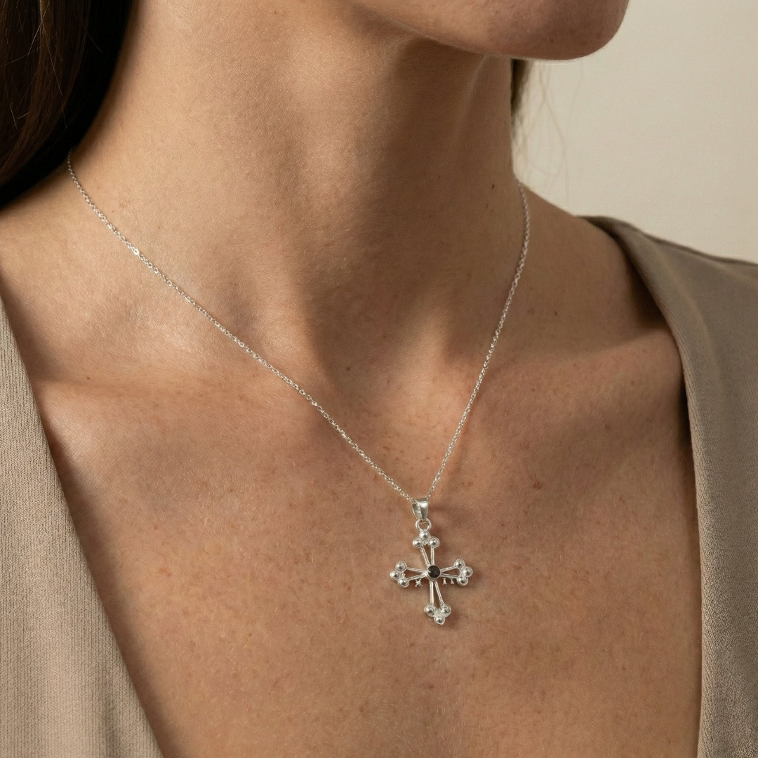 Colgante cruz de cenizas