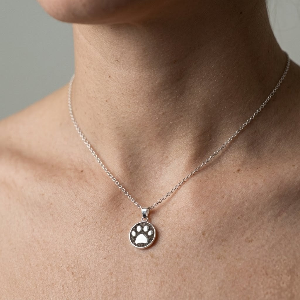 Colgante círculo huella de cenizas con huella