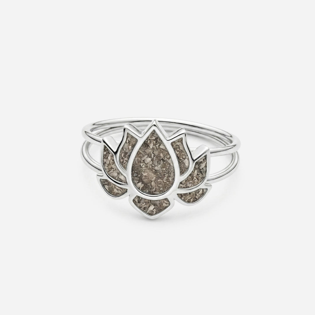 Anillo flor de loto de cenizas