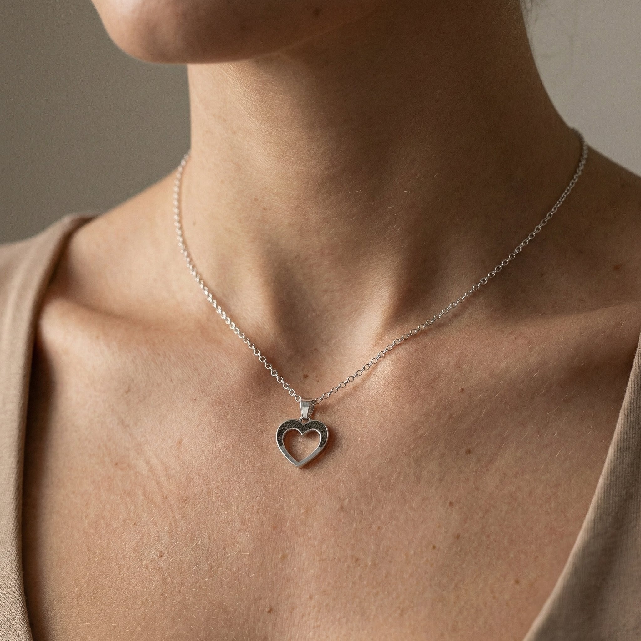 Colgante mini corazón latiendo de cenizas