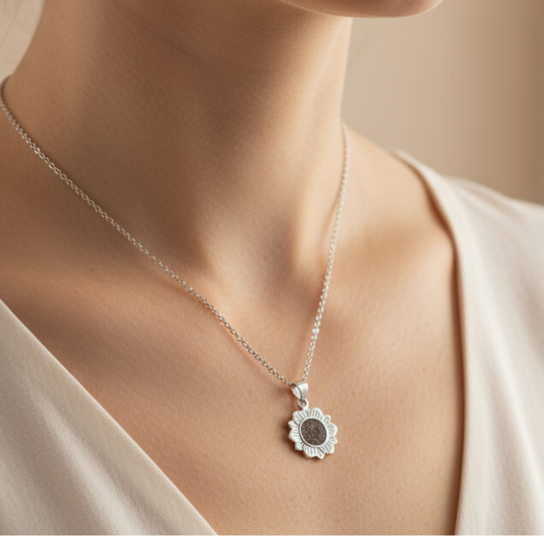 Colgantes de cenizas hechos a mano para mantener cerca a tu ser querido. Joyas únicas que simbolizan amor, conexión y recuerdo eterno.